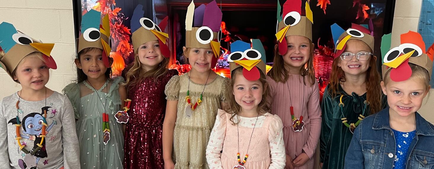 students dressed up for thanksgiving