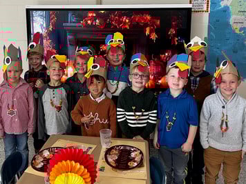 students with turkey hats