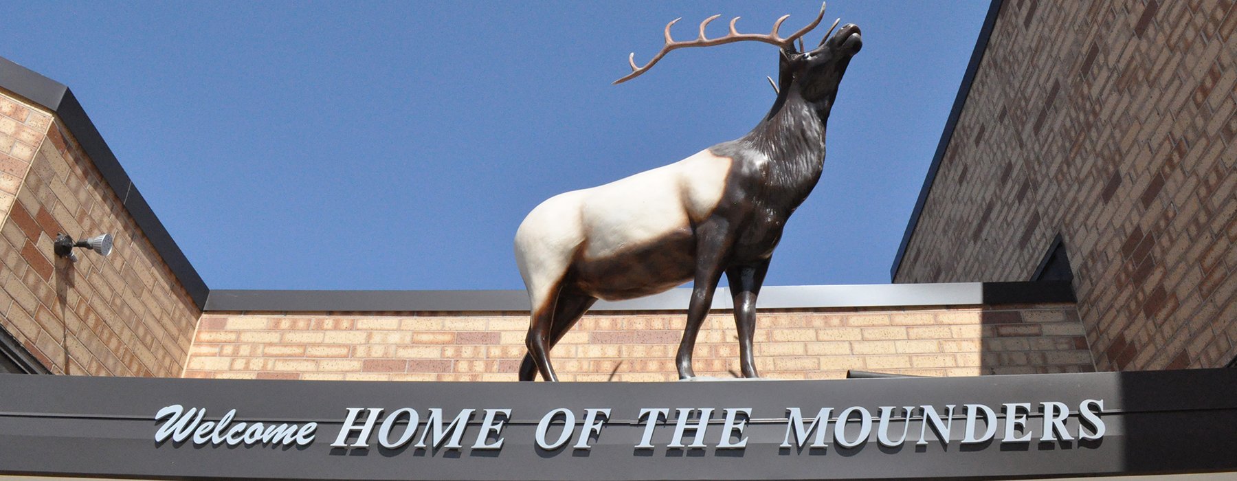 Elk Mound building enterance